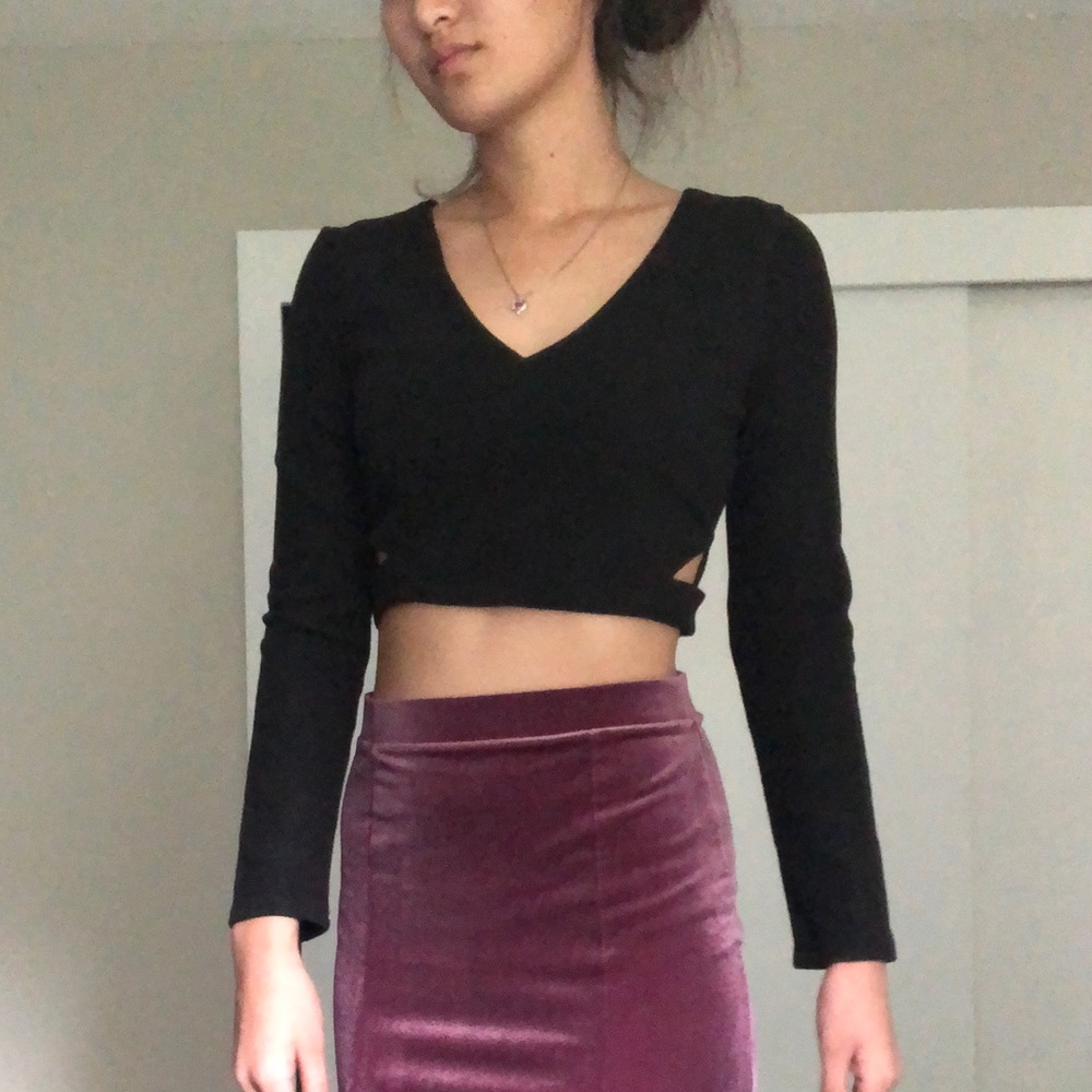 Black Long Sleeve Crop